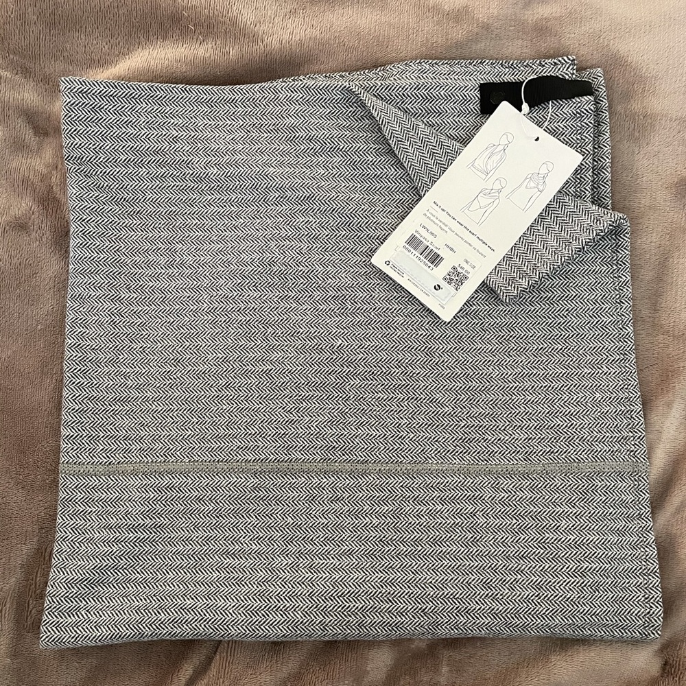 COPY - Lululemon Vinyasa Scarf NWT